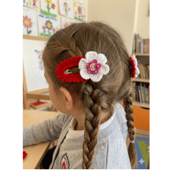 Çiçekli Hello Kitty Figürlü Toka - Görsel 5